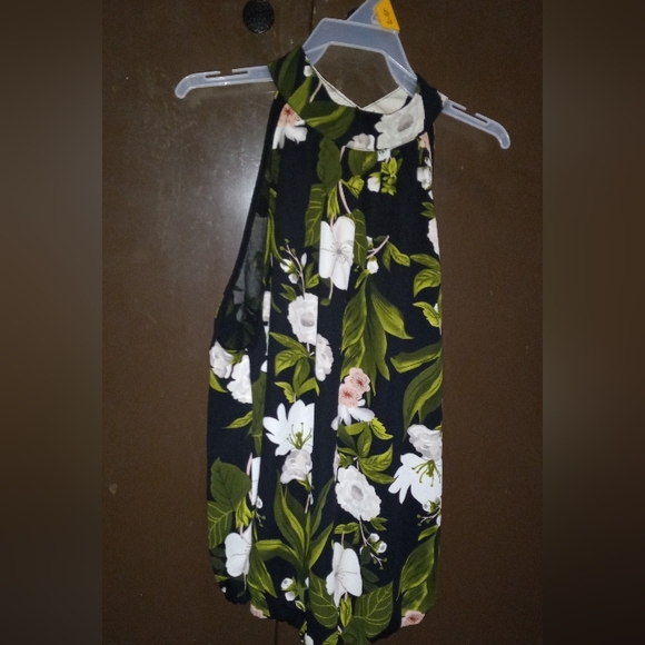 Brand new blouse by Rachel Zoe buttons in the back and is all the way open down - Picture 1 of 4